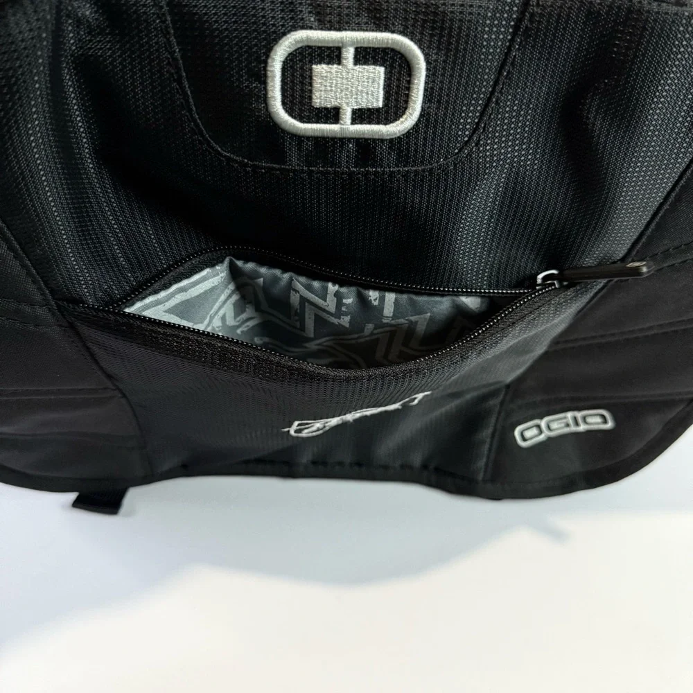 New OGIO Upton 417015 Messenger Bag 17 Inch Laptop Urban Style Durable